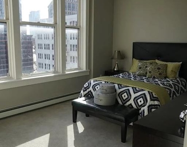 135 W Wells St - Photo Thumbnail 2