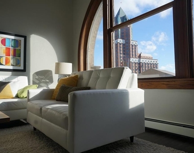 135 W Wells St - Photo Thumbnail 5