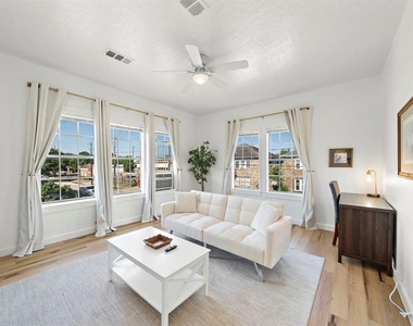 3901 Dallas Street - Photo Thumbnail 3