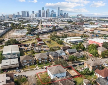 3901 Dallas Street - Photo Thumbnail 1
