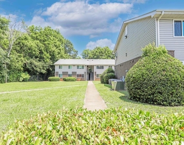1103 E Church St - Photo Thumbnail 5