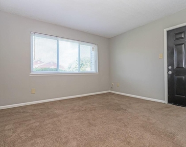 1103 E Church St - Photo Thumbnail 18
