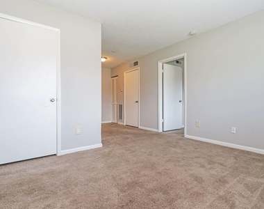1103 E Church St - Photo Thumbnail 16