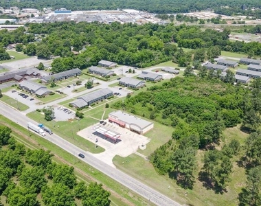 1103 E Church St - Photo Thumbnail 11
