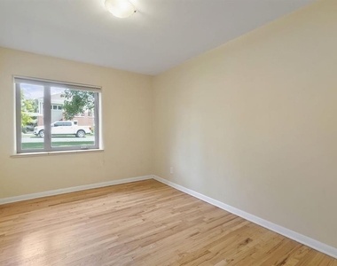1240 Cedar Ave - Photo Thumbnail 6