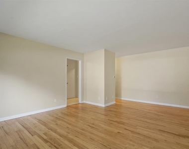 1240 Cedar Ave - Photo Thumbnail 5