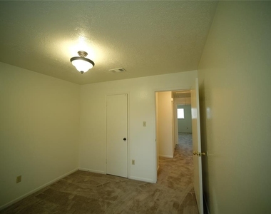 12618 Bexley Drive - Photo Thumbnail 13