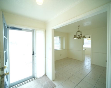 12618 Bexley Drive - Photo Thumbnail 4