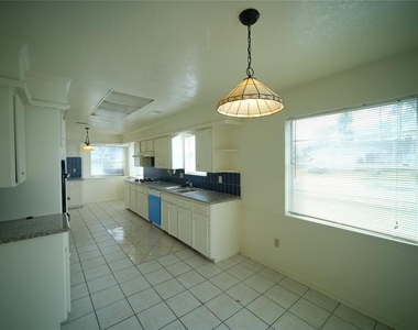 12618 Bexley Drive - Photo Thumbnail 8