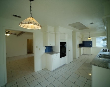 12618 Bexley Drive - Photo Thumbnail 9