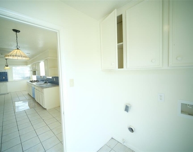 12618 Bexley Drive - Photo Thumbnail 7