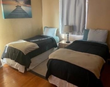 110 Carolyn Street - Photo Thumbnail 8