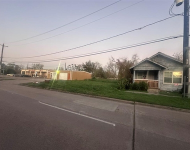 1108 Gregg Street - Photo Thumbnail 4