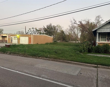 1108 Gregg Street - Photo Thumbnail 3