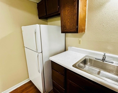 1000 W 26th St - Photo Thumbnail 12