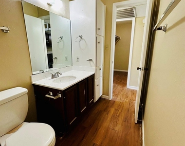 1000 W 26th St - Photo Thumbnail 19