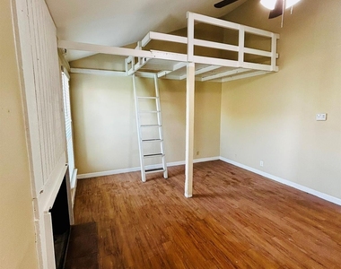 1000 W 26th St - Photo Thumbnail 6