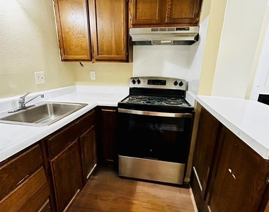1000 W 26th St - Photo Thumbnail 11