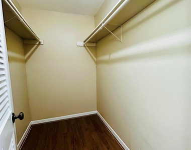 1000 W 26th St - Photo Thumbnail 14