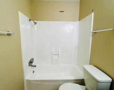1000 W 26th St - Photo Thumbnail 18