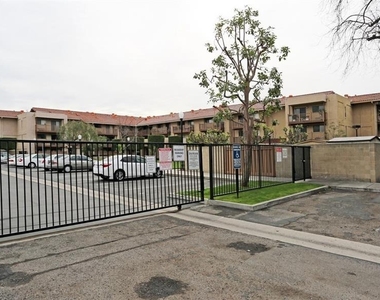 11441 Acacia Pkwy - Photo Thumbnail 2