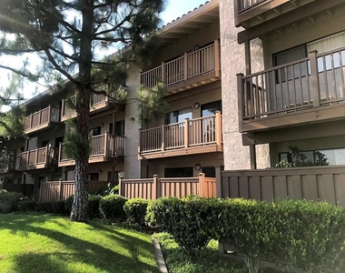 11441 Acacia Pkwy - Photo Thumbnail 6