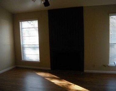 1000 W 26th St - Photo Thumbnail 3