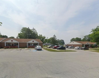 800 W Indiana Ave - Photo Thumbnail 3