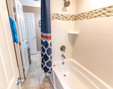 9520 Seawall Boulevard - Photo Thumbnail 13
