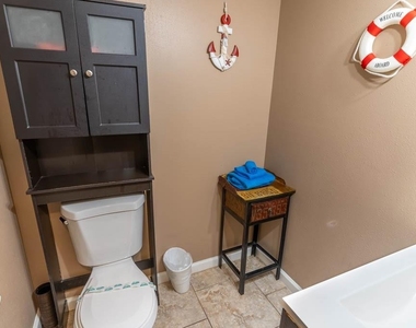 9520 Seawall Boulevard - Photo Thumbnail 14