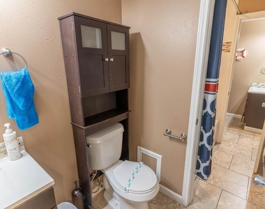 9520 Seawall Boulevard - Photo Thumbnail 11