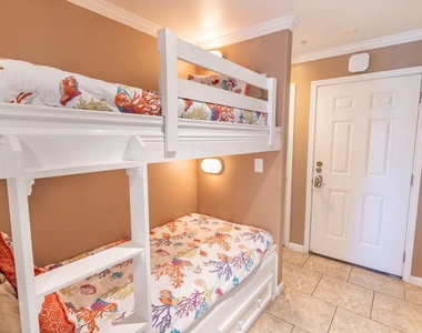 9520 Seawall Boulevard - Photo Thumbnail 17