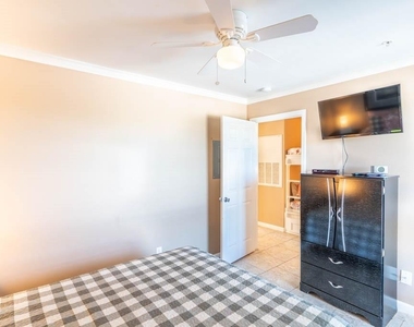 9520 Seawall Boulevard - Photo Thumbnail 16