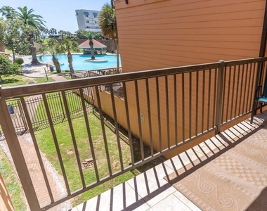 9520 Seawall Boulevard - Photo Thumbnail 18