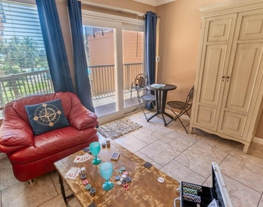 9520 Seawall Boulevard - Photo Thumbnail 7