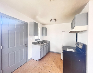 5602 Hirsch Road - Photo Thumbnail 7