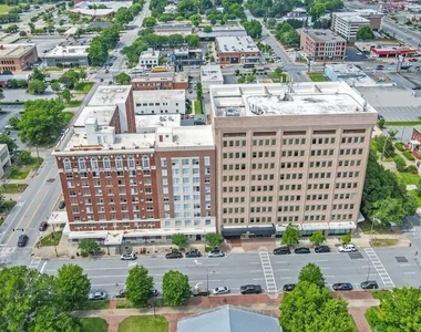 211 12th St - Photo Thumbnail 3