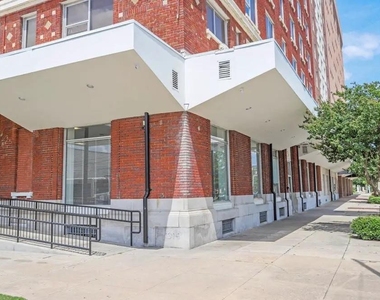 211 12th St - Photo Thumbnail 2