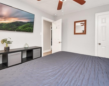 21722 Forest Glade Drive - Photo Thumbnail 18