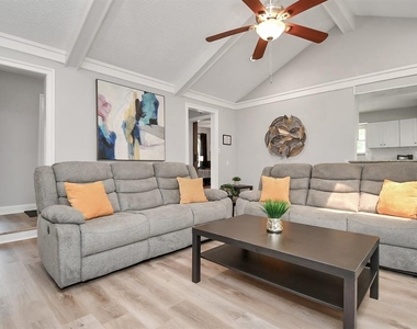 21722 Forest Glade Drive - Photo Thumbnail 5