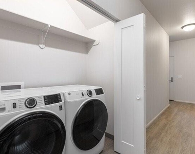 413 E Aspen Ave - Photo Thumbnail 5
