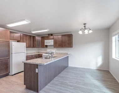 413 E Aspen Ave - Photo Thumbnail 3