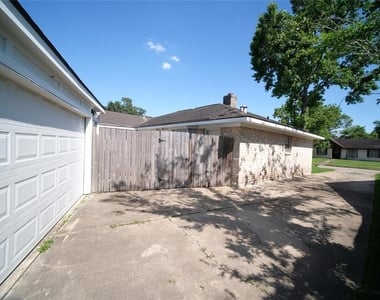 12526 Lima Drive - Photo Thumbnail 3
