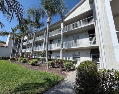 8755 Olde Hickory Avenue - Photo Thumbnail 1