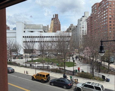 West 11th Street - Photo Thumbnail 5