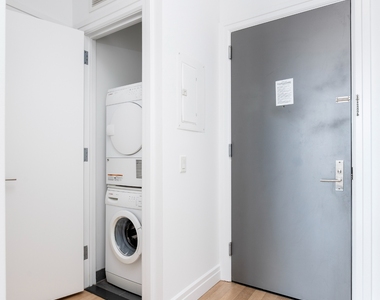 554 West 54th Street - Photo Thumbnail 5