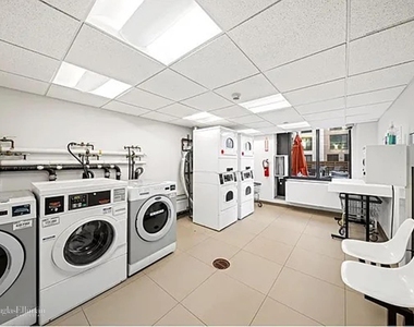 44-72 11th St - Photo Thumbnail 9