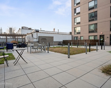 44-72 11th St - Photo Thumbnail 4