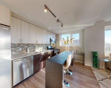 178-02 Hillside Avenue - Photo Thumbnail 4