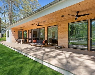 6710 Soundview Avenue - Photo Thumbnail 31
